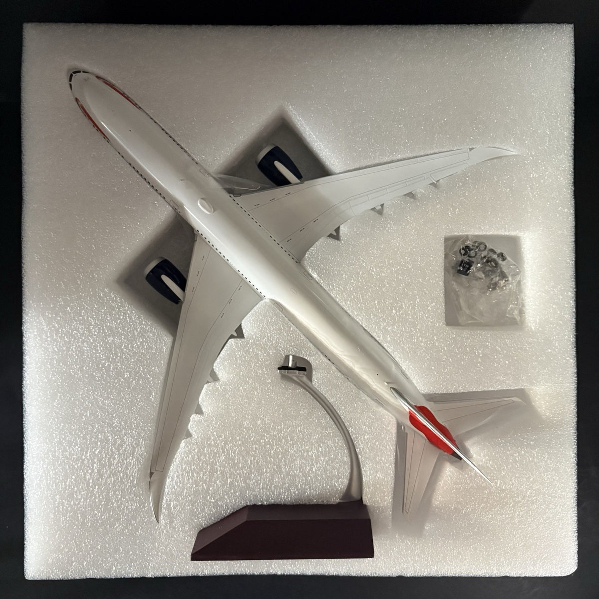 GeminiJets 1:200 British Airways Boeing 787-10 Dreamliner G-ZBLA G2BAW904 Model