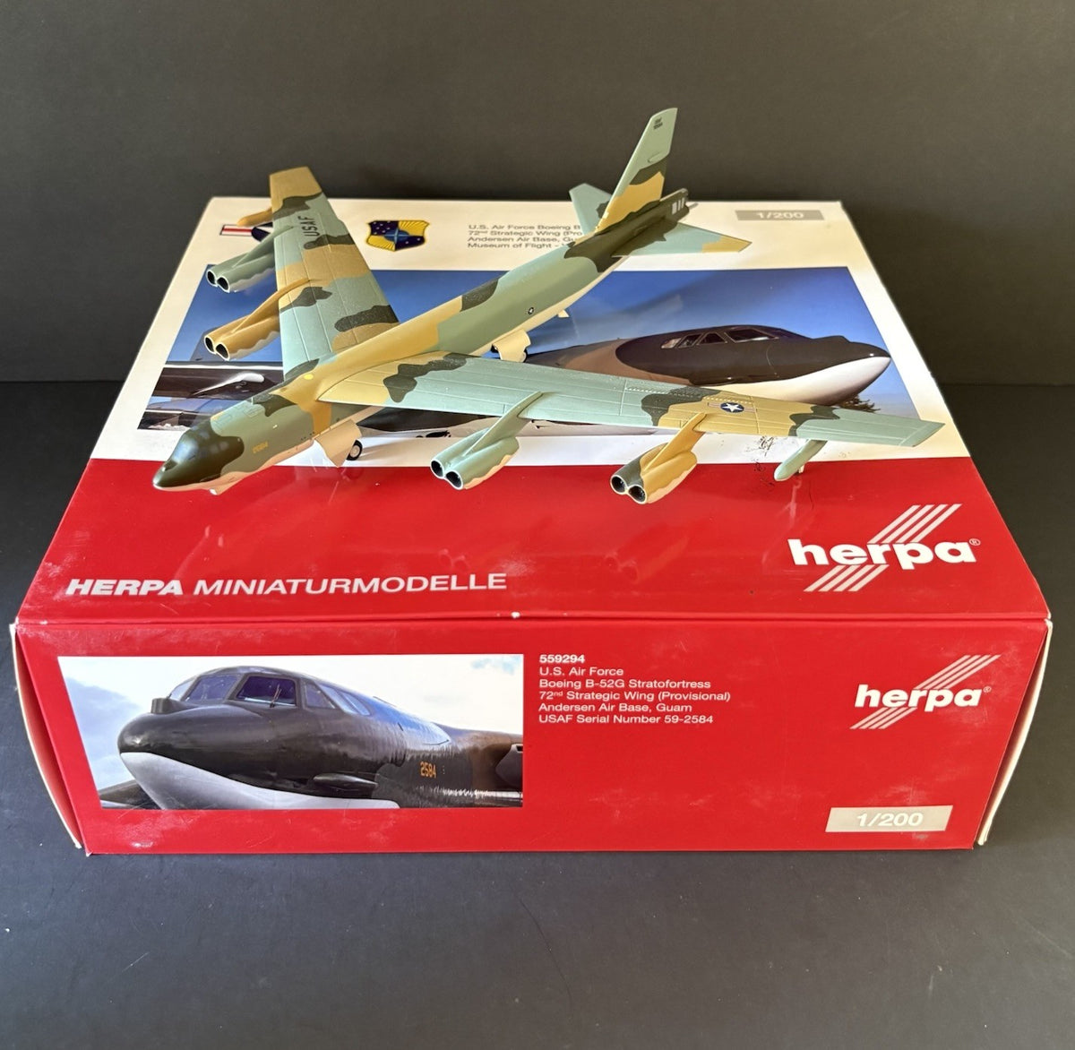 Herpa 1:200 USAF Boeing B-52G Stratofortress Andersen AB 59-2584 559294 Model