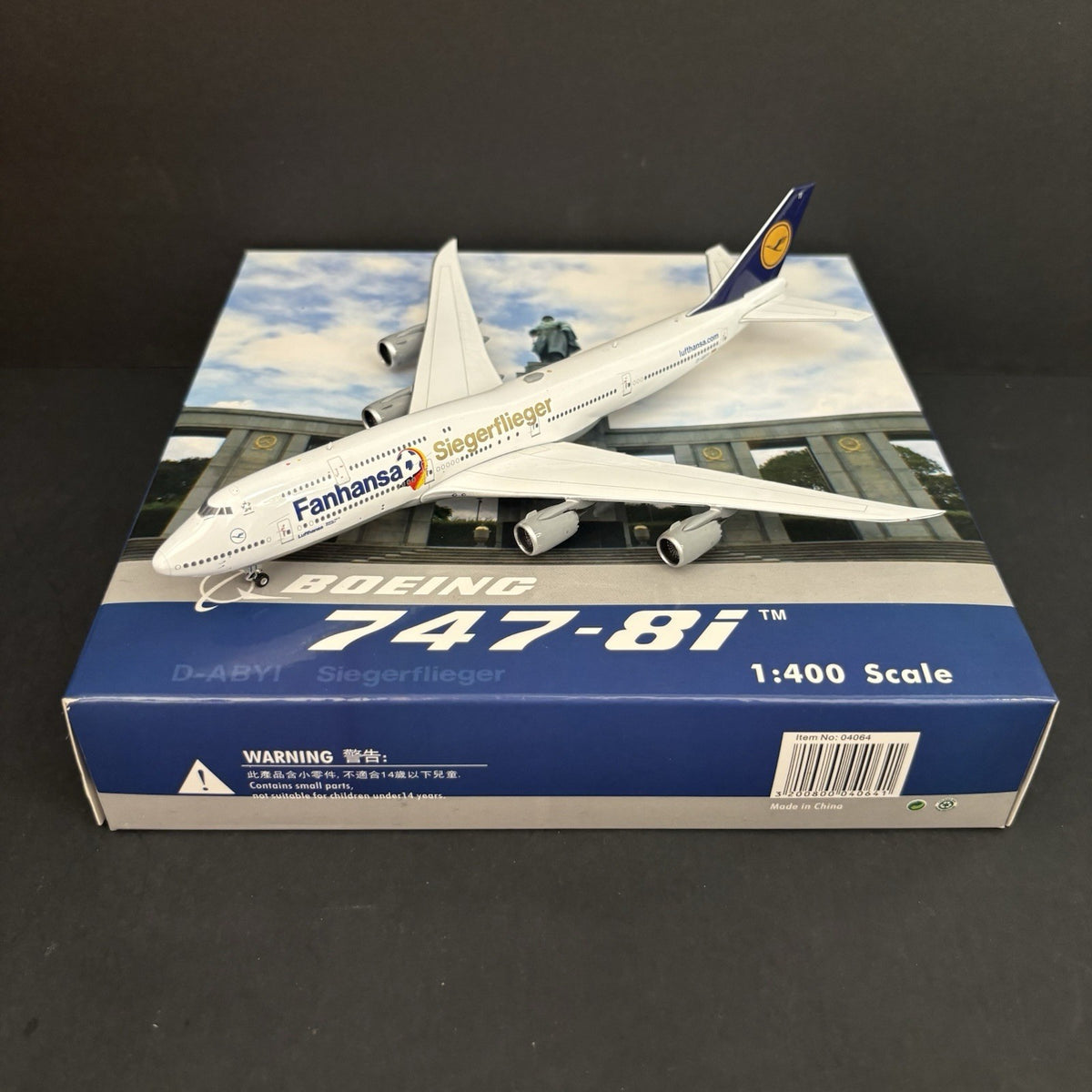 Phoenix Model 1:400 Lufthansa Boeing 747-8 D-ABYI 04064 Fanhansa World Cup