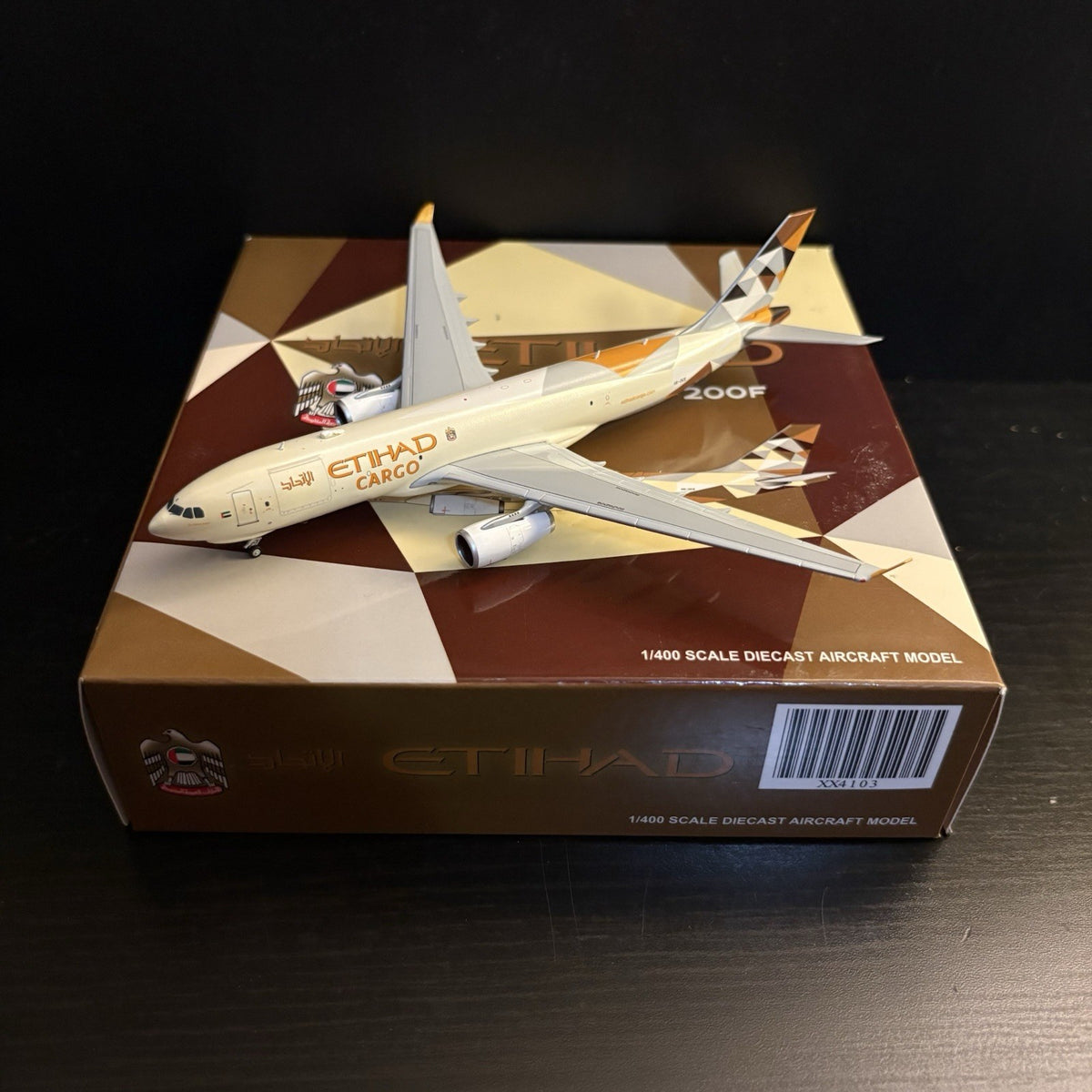 JC Wings 1:400 Etihad Airways Cargo Airbus A330-200F A6-DCE JC4ETD103 Model