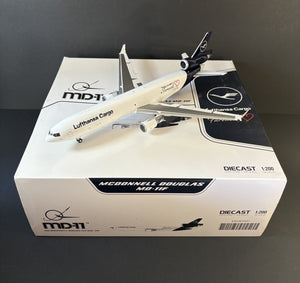 JC Wings 1:200 Lufthansa Cargo MD-11F D-ALCC Farewell EW2M11001 Scale Model