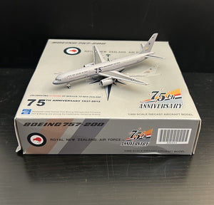 JC Wings 1:400 Royal New Zealand Air Force Boeing 757-200 NZ7571 XX4444 Model
