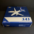 GeminiJets 1:400 SAS Boeing 737-700 SE-RJX GJSAS1988 Scandinavian Scale Model