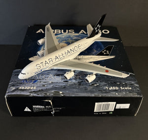 Phoenix Models 1:400 ANA Airbus A380 JA384A Star Alliance 04468 Scale Model