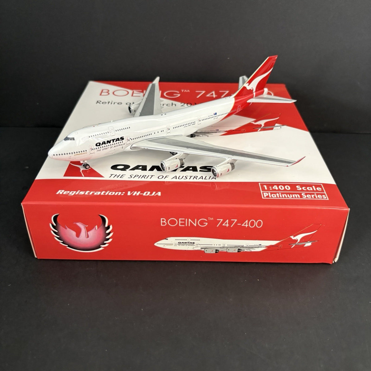 Phoenix Model 1:400 Qantas Airways Boeing 747-400 "Canberra" VH-OJA PH411109