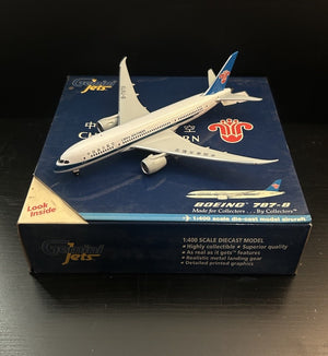 GeminiJets 1:400 China Southern Boeing 787-8 Dreamliner B-2354 GJCSN668 Model