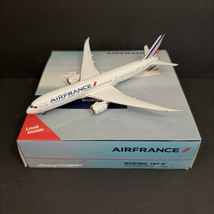 GeminiJets 1:400 Air France Boeing 787-9 Dreamliner F-HRBB GJAFR1637 Scale Model