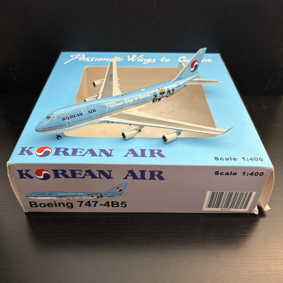 Flightline 400 Korean Air Boeing 747-400 HL7488 1:400 4122 The British Museum