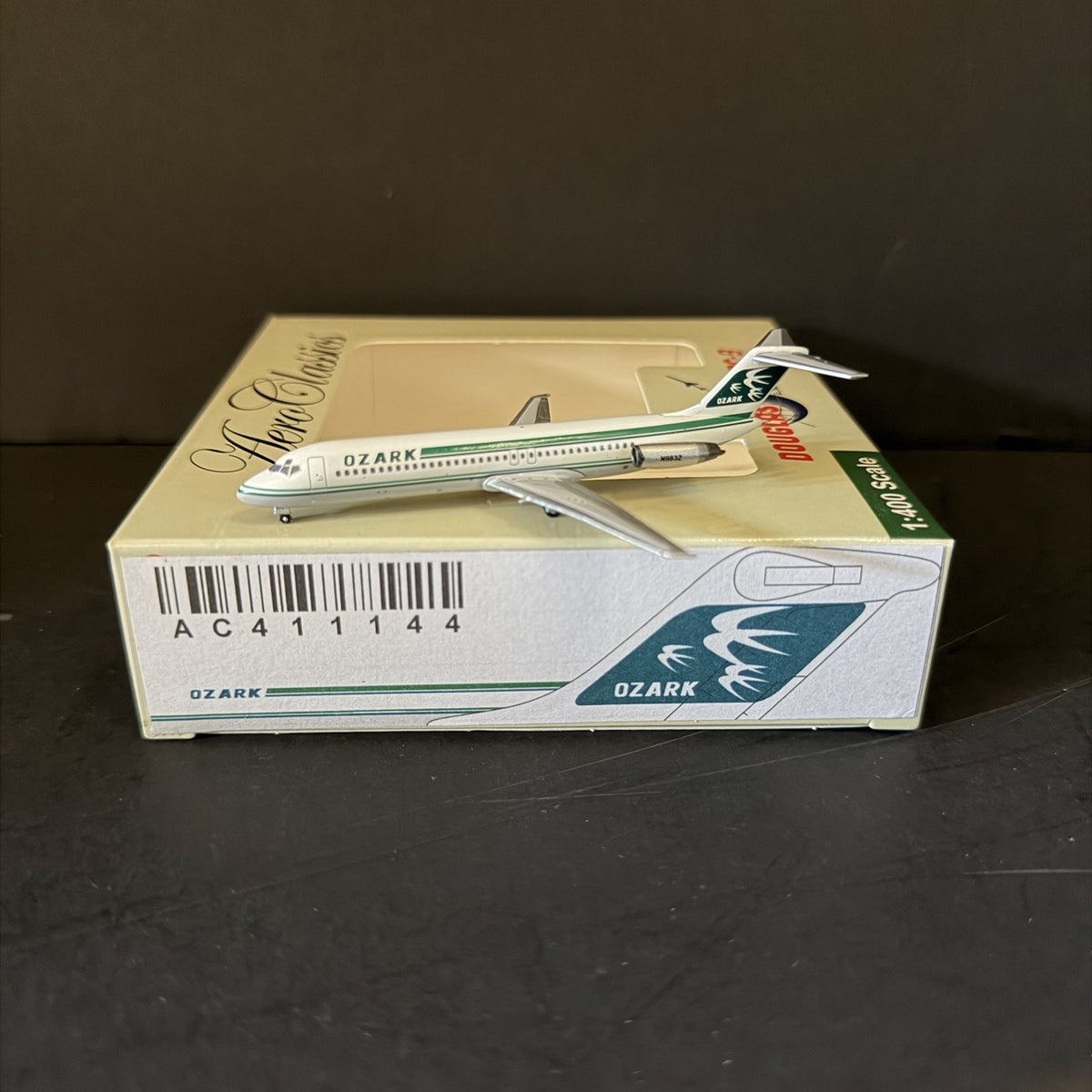 Aeroclassics 1:400 Ozark Douglas DC-9-32 N9832 AC411144 Diecast Scale Model