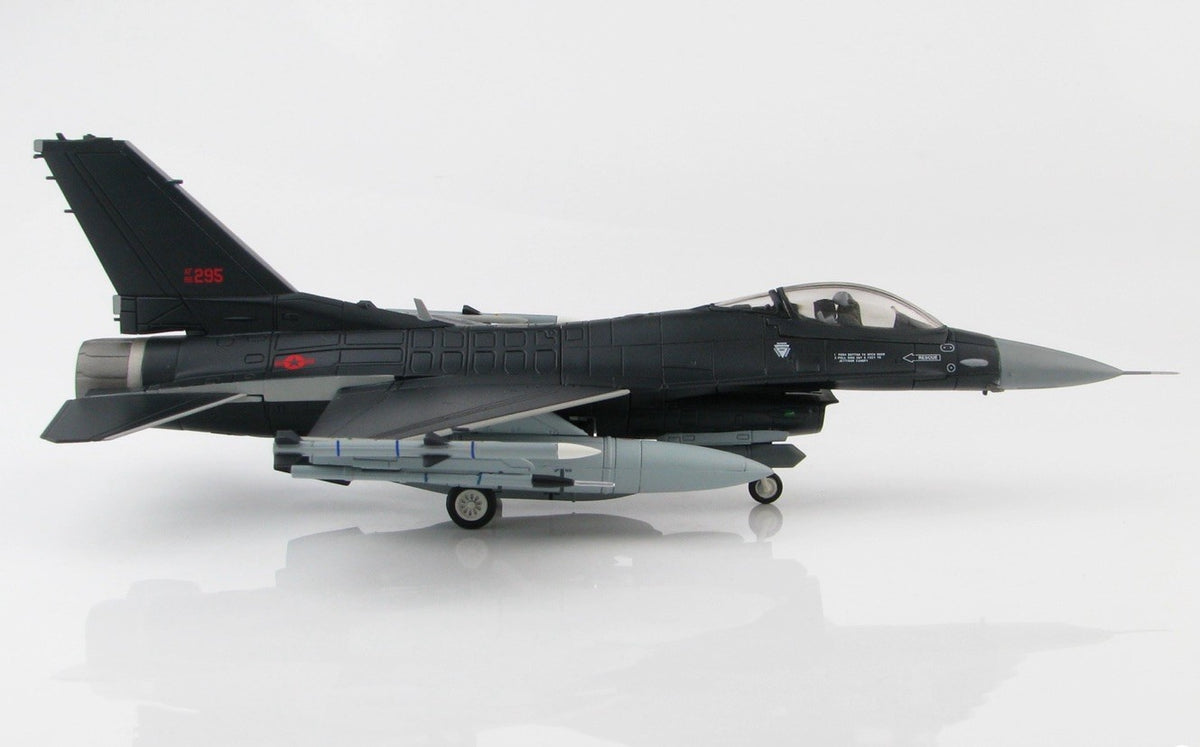 Hobby Master HA3872 F-16C Fighting Falcon 1/72 USAF 18th AGRS Alaska 86-0295