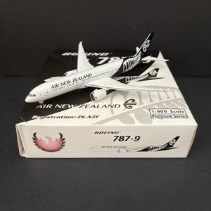 Phoenix Model 1:400 Air New Zealand Boeing 787-9 ZK-NZF Scale Diecast PH411012