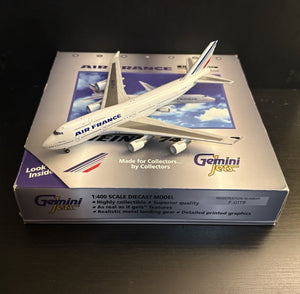 GeminiJets 1:400 Air France Boeing 747-400 F-GITB GJAFR130 Scale Model Airplane