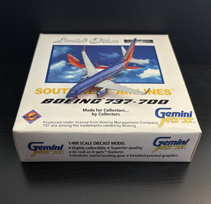 GeminiJets 1:400 Southwest Airlines Boeing 737-700 N445WN Canyon Blue GJSWA522