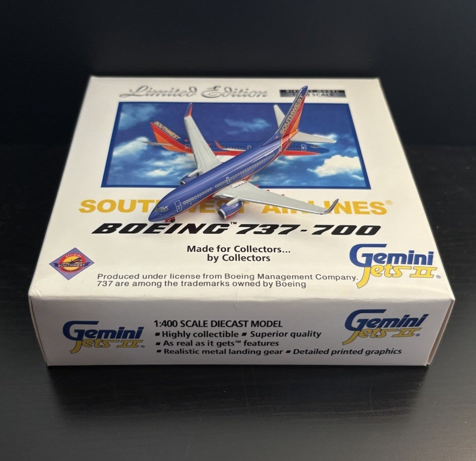 GeminiJets 1:400 Southwest Airlines Boeing 737-700 N445WN Canyon Blue GJSWA522