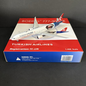 Phoenix Model 1:400 Turkish Airlines Boeing 777-300 TC-JJN Batman Superman 04091