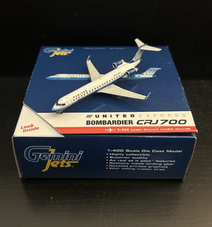GeminiJets 1:400 United Express Bombardier CRJ700 Tulip GJUAL868 Airplane Model