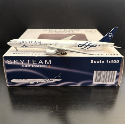 Flightline 400 KLM Boeing 777-300ER PH-BVD 4077 1:400 Scale Model Airplane