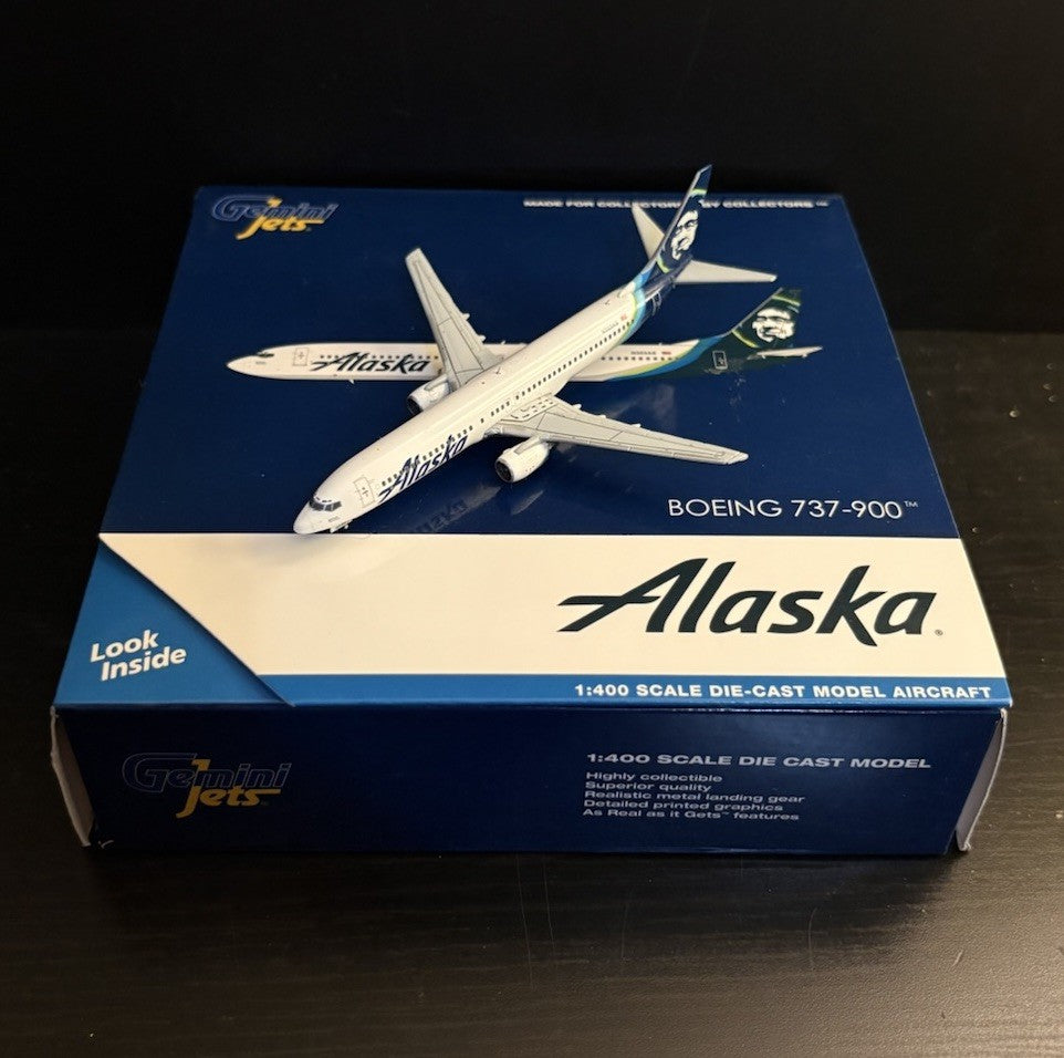 GeminiJets 1:400 Alaska Airlines Boeing 737-900 N303AS GJASA1872 Model Airplane