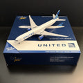 GeminiJets 1:400 United Airlines Boeing 777-300ER GJUAL1922 N2749U Evo Blue