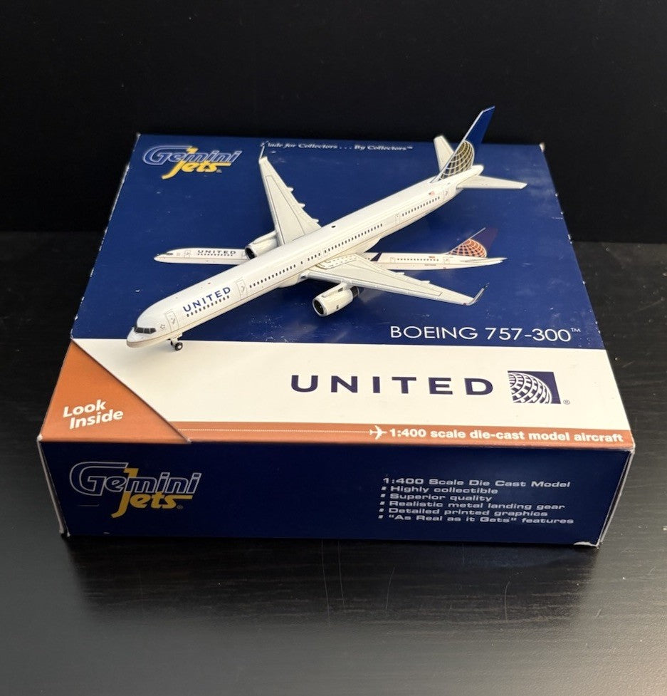 GeminiJets 1:400 United Airlines Boeing 757-300 N57869 GJUAL1394 Diecast Model