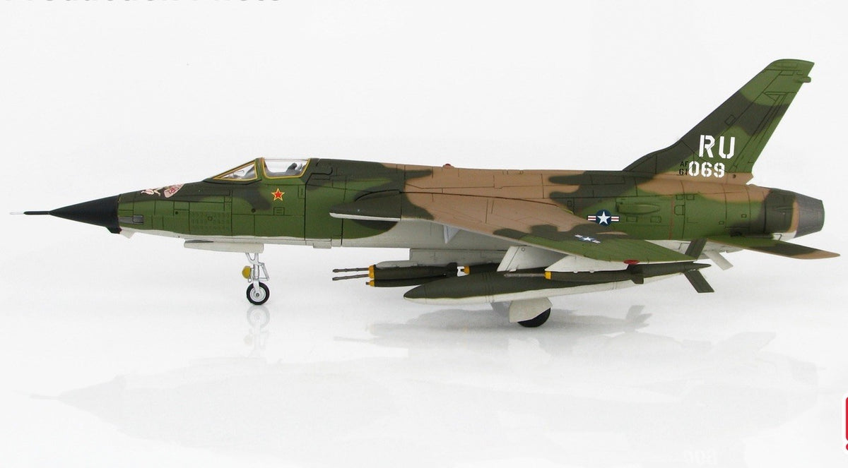 Hobby Master HA2515 1/72 F-105D Thunderchief “Cherry Girl” 61-0069 Vietnam, 1967