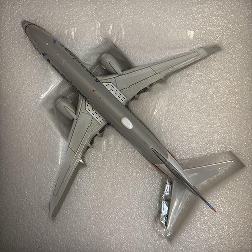 GeminiJets 1:200 American Airlines Boeing 737 MAX 8 N324RN G2AAL1004 Scale Model