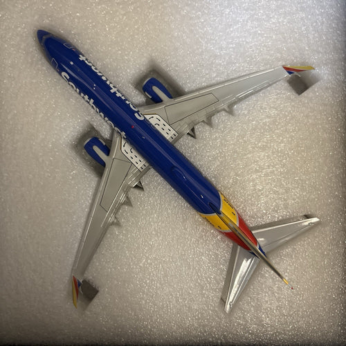 GeminiJets 1:200 Southwest Airlines Boeing 737-800 N8642E G2SWA529 Scale Model