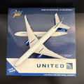 GeminiJets 1:400 United Airlines Boeing 777-300ER GJUAL1922 N2749U Evo Blue