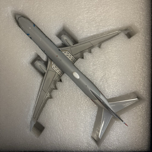 GeminiJets 1:200 American Airlines Boeing 737 MAX 8 2013s Colors N324RA G2AAL704