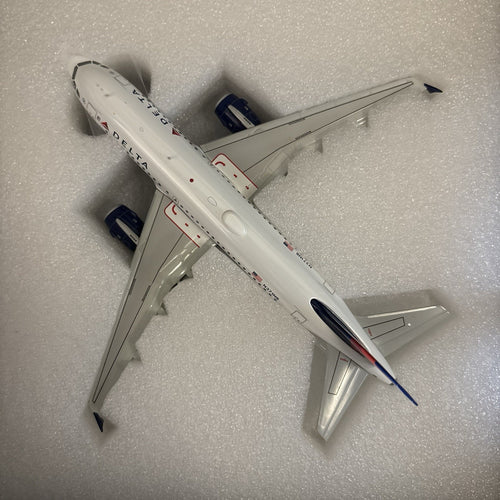 GeminiJets 1:200 Delta Air Lines Airbus A319 N371NB G2DAL1108 Scale Model Plane