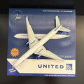 GeminiJets 1:400 United Airlines Boeing 777-300ER GJUAL2214F N2352U Flaps Down