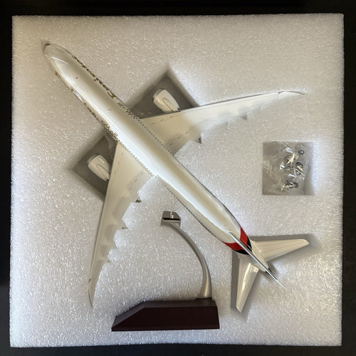 GeminiJets 1:200 Emirates Boeing 787-10 Dreamliner G2UAE740 Diecast Scale Model