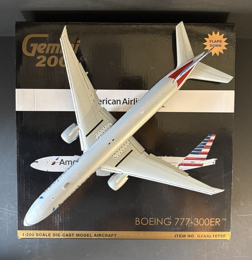 GeminiJets 1:200 American Airlines Boeing 777-300ER N736AT G2AAL1076F Flaps Down